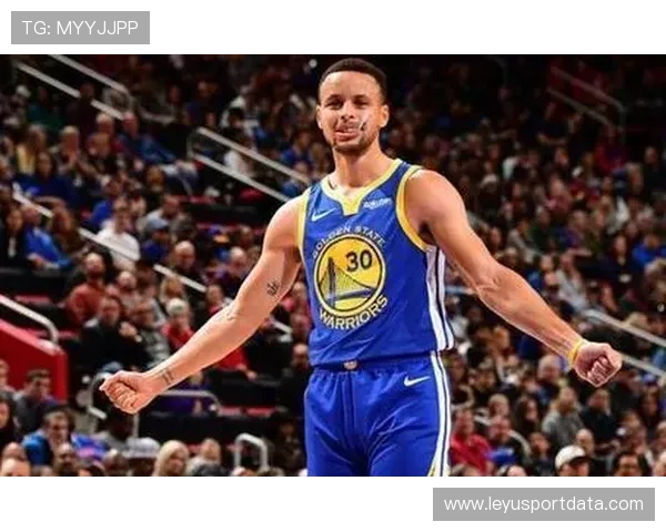 篮网威廉姆斯外线手感火热关键三分助队扭转局势